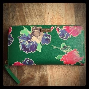 Kate Spade green floral clutch wallet